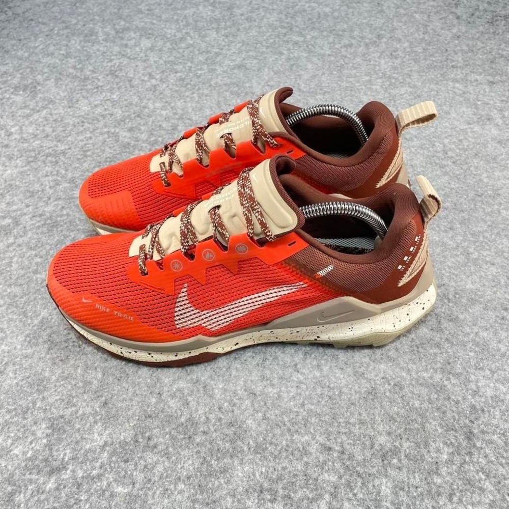 Men Nike wild horse 8 orange trainers. Size US 10 trailrunning running'